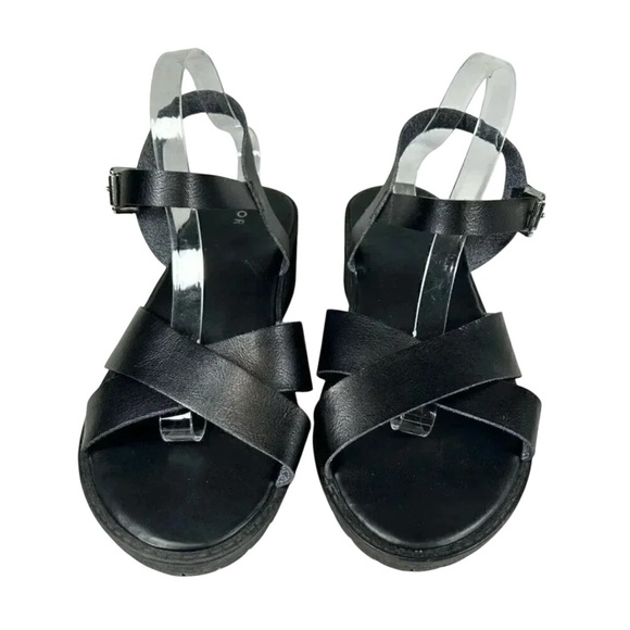Torrid Size 9.5 WW Lug Heel Sandals Black Faux Leather - Picture 2 of 8